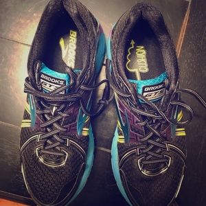 Brooks running/walking shoe